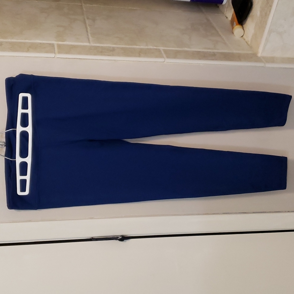 😎 EUC Fabletics capri leggings sz M
